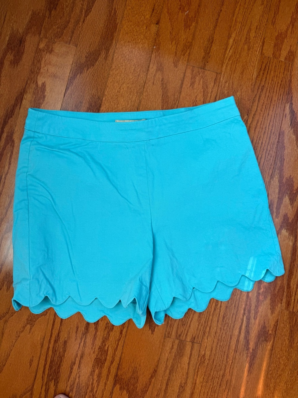High-Waist Scallop Hem Shorts in Turquoise